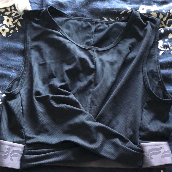 Fabletics Crop Top with Twist - Picture 1 of 4